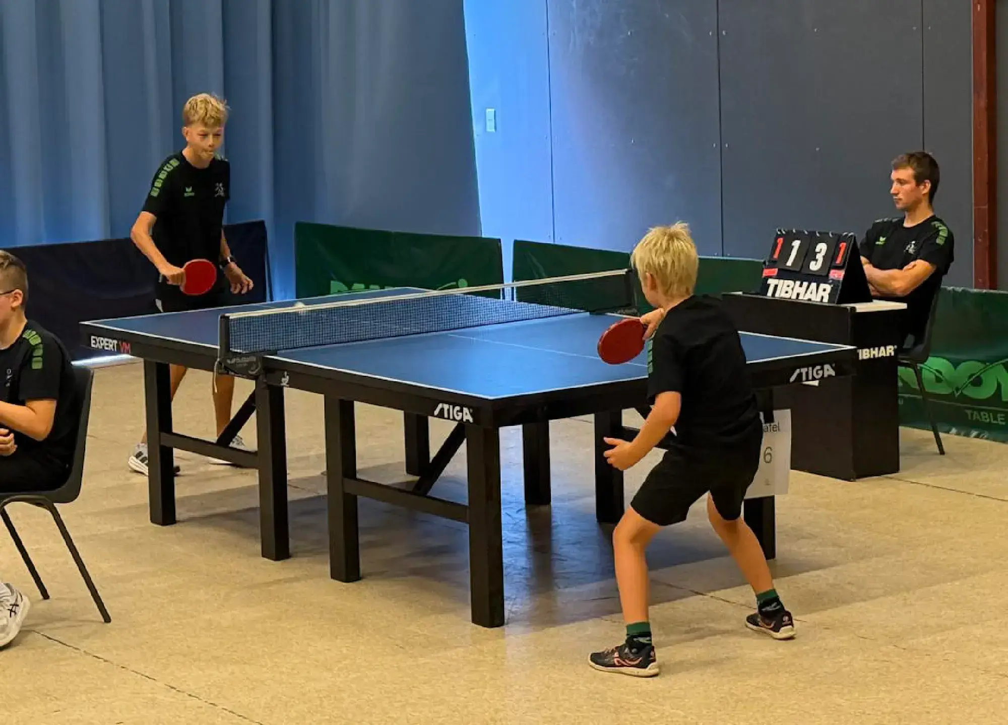 2025-ck-poules-p6-lander-mika.webp